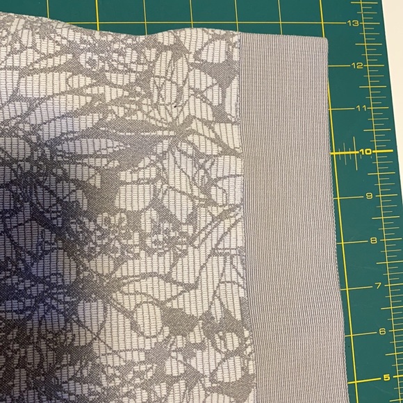 Fabletics grey textured capris. See pix for size. - Picture 4 of 6